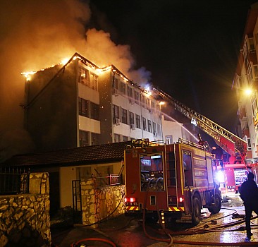 Kastamonu'da kamu kurumlarının bulunduğu binadaki yangın söndürüldü