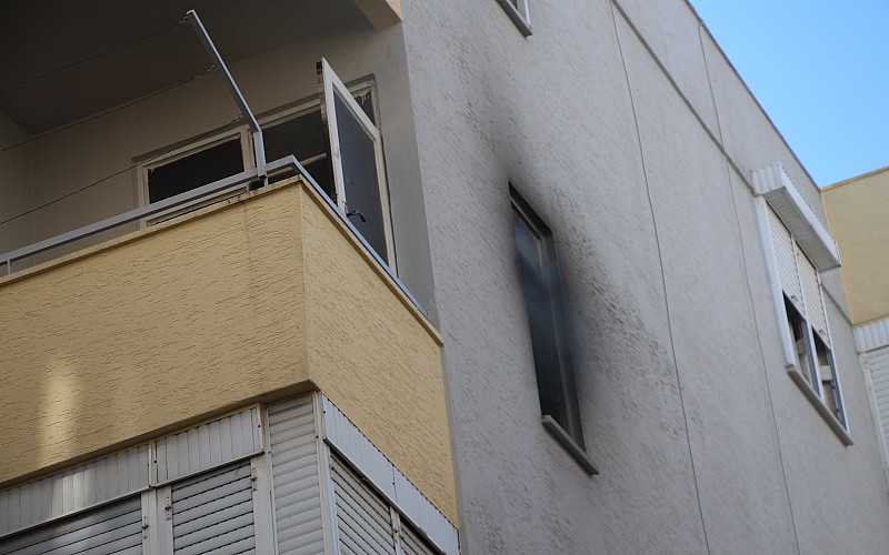 Antalya'da yangın çıkan evde hasar oluştu