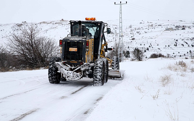 Sivas'ta kar nedeniyle 780 köy yolu ulaşıma kapandı