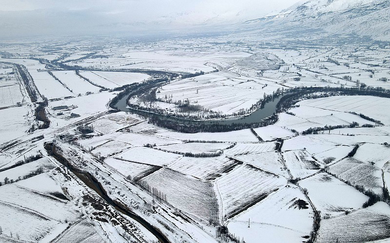Erzincan'daki mendereslerin çevresi beyaz örtüyle kaplandı