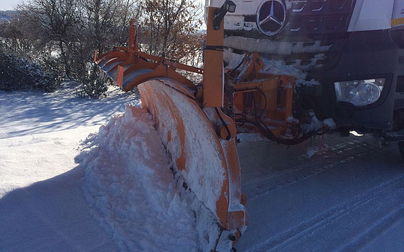 Afyonkarahisar'da karla mücadele çalışmaları sürüyor