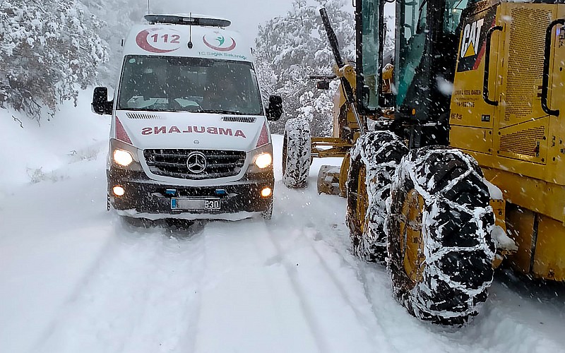 Samsun ve çevre illerde kar nedeniyle 502 yerleşim birimine ulaşılamıyor