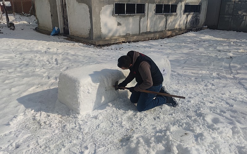 Bursalı mobilyacı kardan şömineli televizyon sehpası yaptı