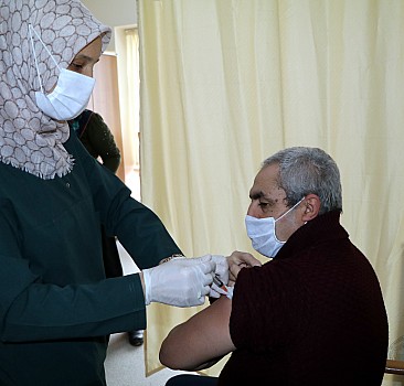Çankırı Valisi Ayaz'dan yerli aşı TURKOVAC'ı bekleyenlere çağrı