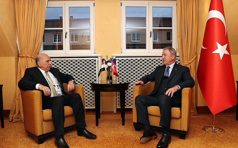 Bakan Akar, Irak Dışişleri Bakanı Fuad Hüseyin ile görüştü