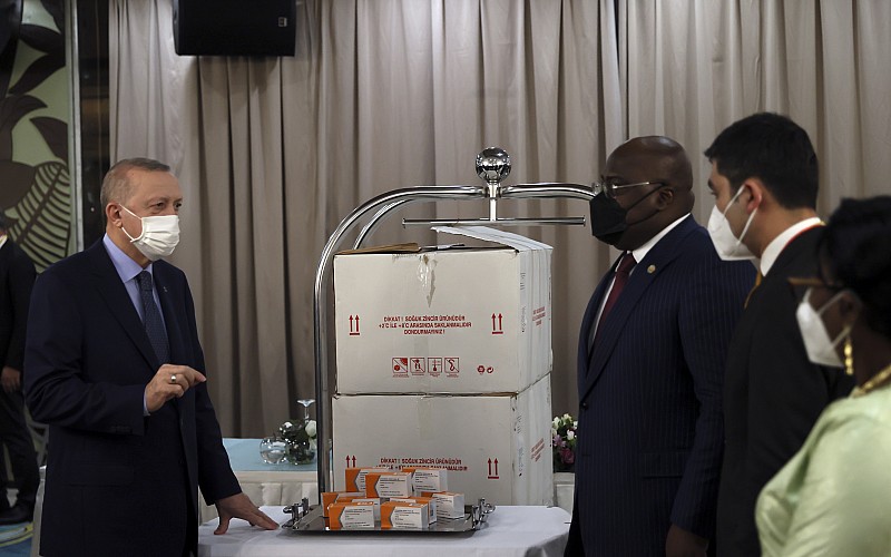 Türkiye, Kongo Demokratik Cumhuriyeti'ne 100 bin doz Kovid-19 aşısı hibe etti