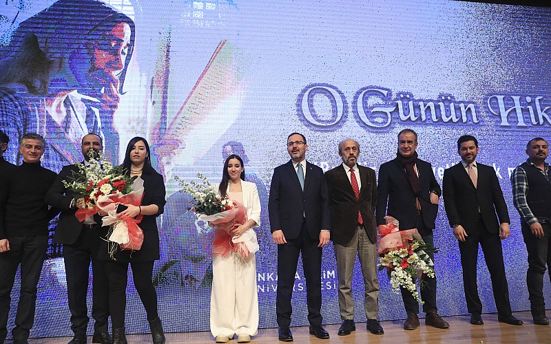 Bakan Kasapoğlu, gençlerle "O Günün Hikayesi" filmini izledi