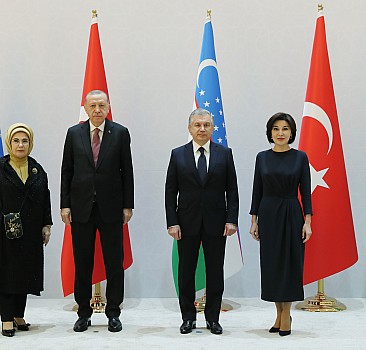 Erdoğan, Mirziyoyev tarafından resmi törenle karşılandı