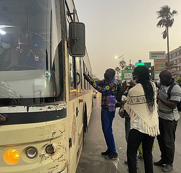 Senegal'de Hristiyan gençler Müslümanlara iftariyelik dağıttı