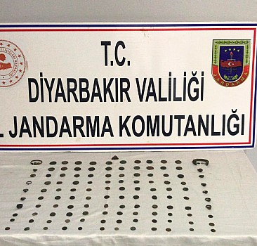 Diyarbakır'da 124 sikke ve obje ele geçirildi