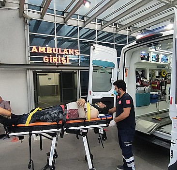 Kocaeli'de fabrikanın çatısından düşen işçi yaralandı