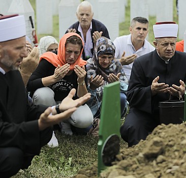 Balkan ülkelerinde Srebrenitsa kurbanları soykırımın 27. yılında anıldı