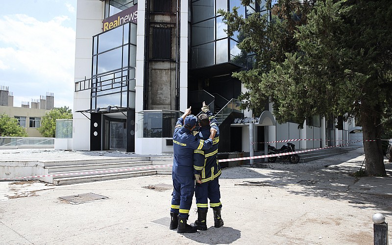 Yunanistan'da bir basın kuruluşunda patlama sonucu yangın çıktı