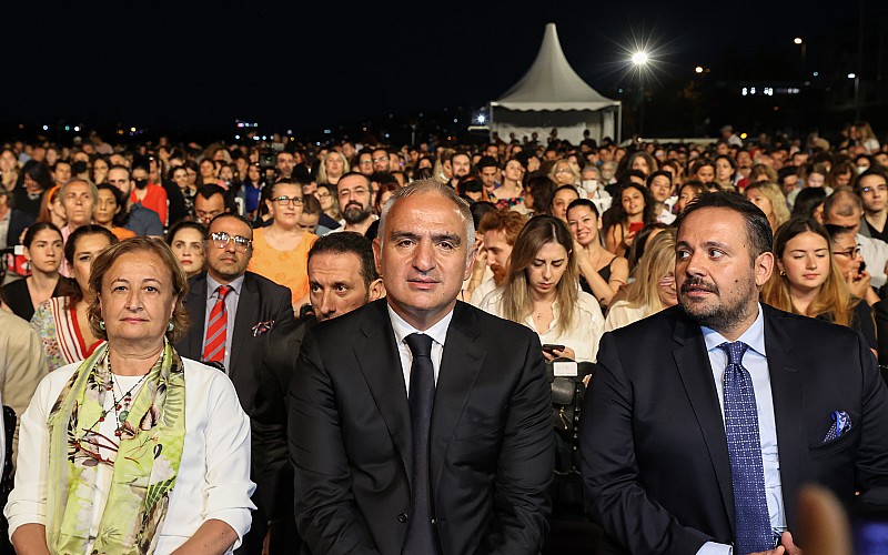 Kültür ve Turizm Bakanı Ersoy, "Carmen" operasını izledi