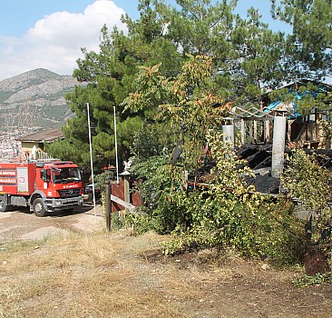 Amasya'da kafede çıkan yangın ormana sıçramadan söndürüldü
