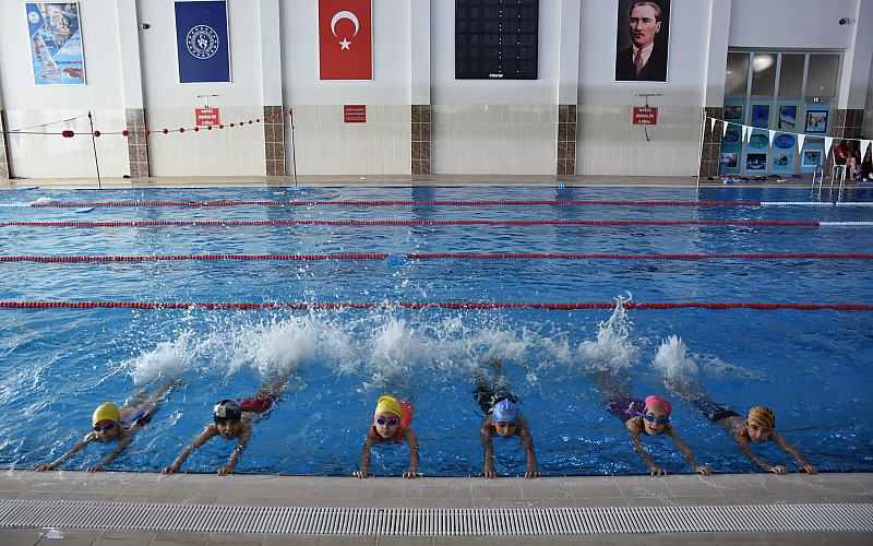 Hakkari'de 2 yılda 12 bin çocuğa yüzme eğitimi verildi