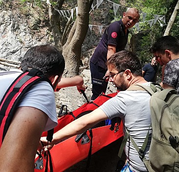 Osmaniye'de kayalıklardan düşerek yaralanan kişi kurtarıldı