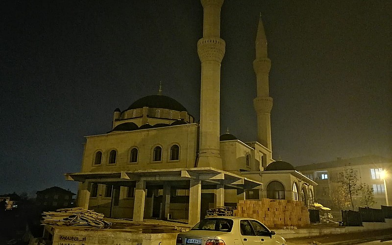 Bursa'da cami duvarından düşen bir kişi hayatını kaybetti