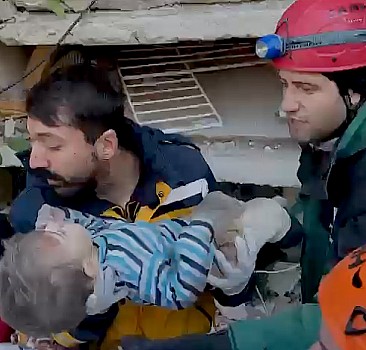 Hatay'da enkaz altında kalan çocuk depremden 80 saat sonra kurtarıldı
