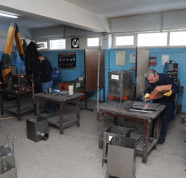 Doğu Anadolu'da depremzedeler için soba üretim mesaisi sürüyor