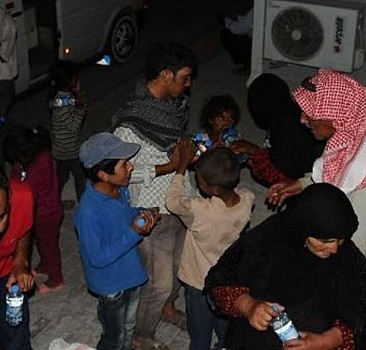 Suriye'den kaçan 300 Türkmen Türkiye'ye sığındı