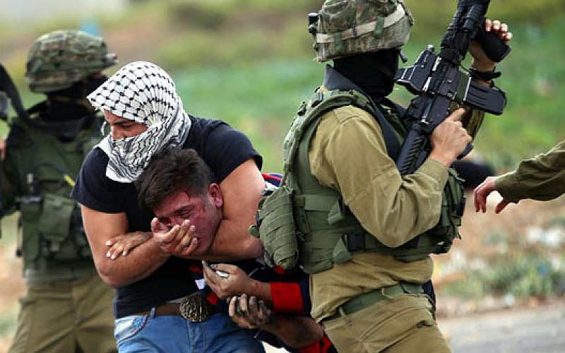 Filistinli kılığındaki Yahudi polislerden Filistinlilere darp