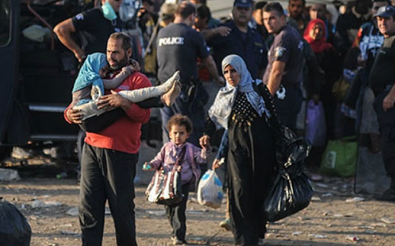 Suriyeli mülteciyi karnında ölü bebeğiyle gönderdiler