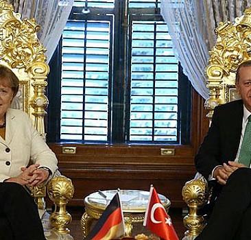 Merkel: 'Türkiye'ye yardımcı olmamız gerekir'
