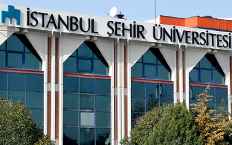 Ülker'in üniversitesinden paralel istifası