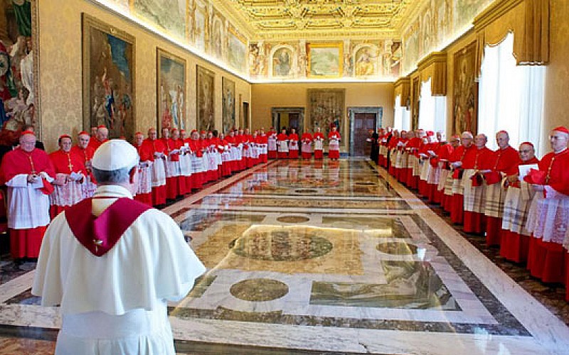 Vatikan'da köstebek skandalı!