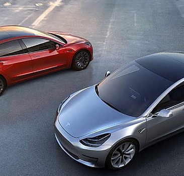 Tesla 'Model 3'e ilgi büyük oldu