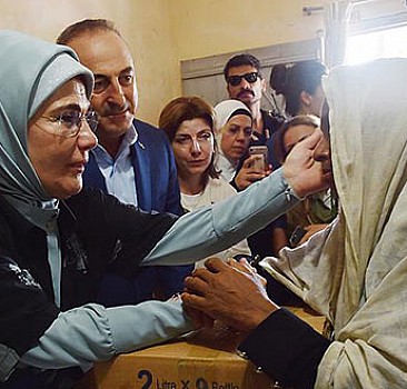 Emine Erdoğan Arakan'da Türkiye'nin şefkat elini uzattı