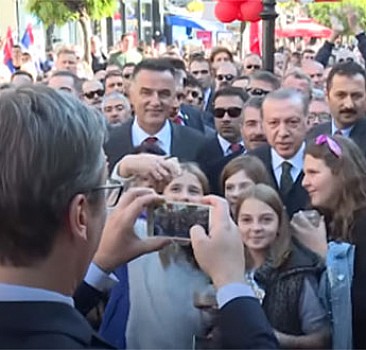 Erdoğan'a Novi Pazar'da sevgi seli