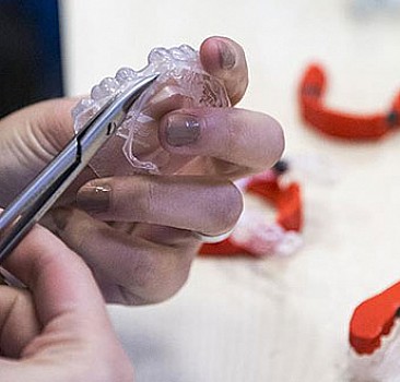 Türk girişimciler hastaları diş telinden kurtardı