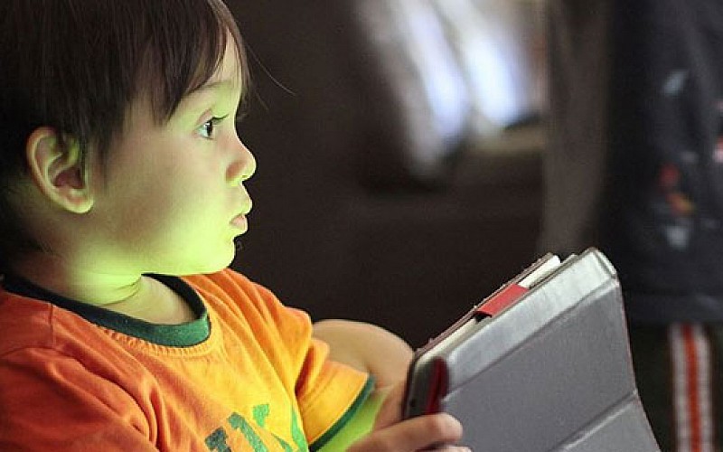 'Duygusal boşluk içindeki çocuk sanal bağımlılıklara yöneliyor'