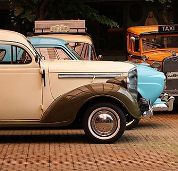 Cakarta'da nostaljik araba koleksiyonu ilgi çekiyor
