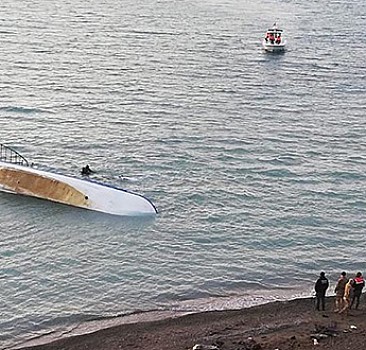 Van Gölü'nde düzensiz göçmenleri taşıyan tekne battı: 7 ölü