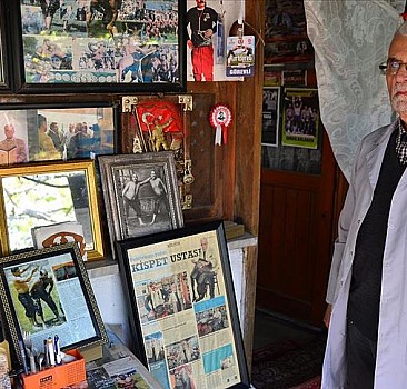 Er meydanındaki yiğitlerin 64 yıllık yol arkadaşı İrfan usta