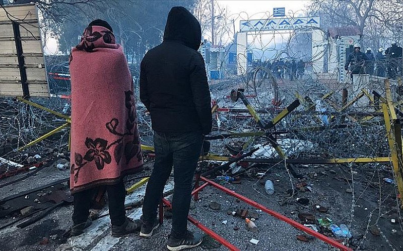 Sınırı geçmek isteyen göçmenlerin Edirne'ye gelişi sürüyor