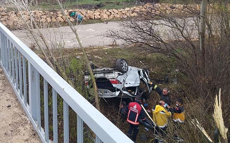 Sivas'ta otomobil devrildi: 4 ölü