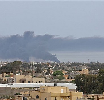 Libya Ordusundan Hafter milislerinin işgalindeki Vatiyye üssüne hava harekatı