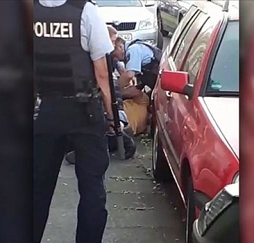 Almanya'da gözaltına aldıkları kişiye şiddet uygulayan 3 polis görevden uzaklaştırıldı