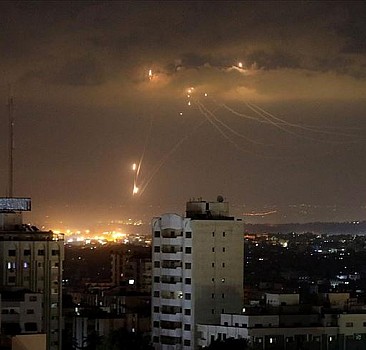İsrail Gazze'de Hamas'a ait bazı noktaları vurdu
