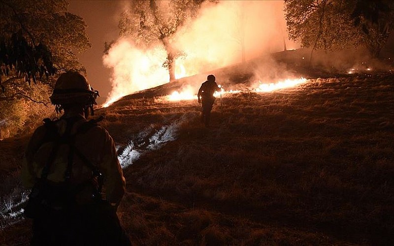 California tarihinin en büyük yangınlarından biriyle karşı karşıya