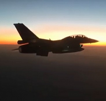 F-16 pilotlarının zorlu eğitimi TRT Haber'de