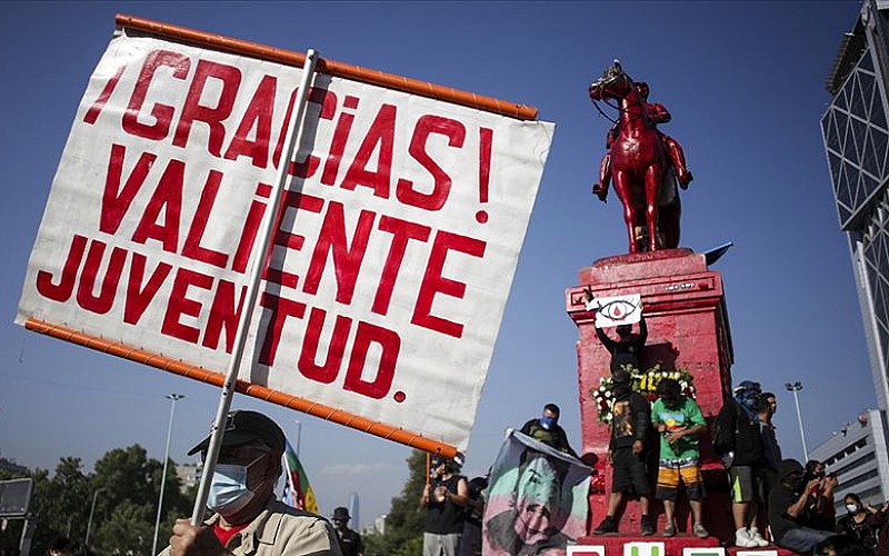 Şili'de protestoların yıl dönümü yaklaşırken sokaklarda tansiyon yükseliyor