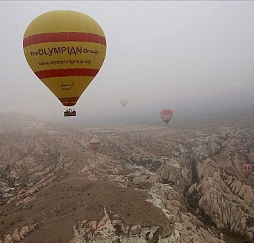 Kapadokya'da balonlar 'sis denizi'nde uçtu
