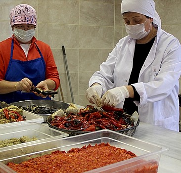 Ninelerinden öğrendikleri yöntemle 'Balkan sosu' üretiyorlar